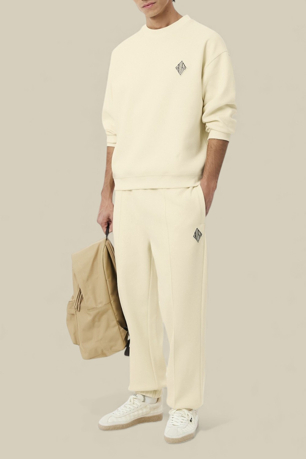 תמונת כל הלוק של סווטשירט PRE LINE